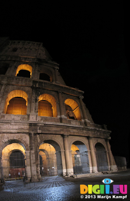 SX31630-32E Colosseum at night.jpg